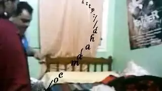 عاهرة مصرية تتباهى بمؤخرتها الكبيرة في فيلم إباحي قاس