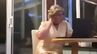 مراة ابو تكافؤه