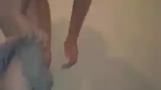 بناتومصري تقلع في الحمام
