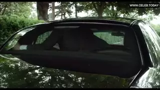 شاهد جوليان مور تُنك حتى فقدان الوعي في حركة إكس إكس إكس خام