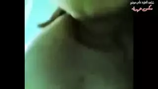 يحك ربه في كسها على الواقف