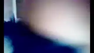 شاب يفرك الزب حقه