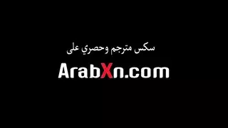 الاب معه بنته مترجم