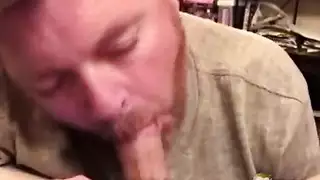 امرأة ناضجة مثيرة تمتلئ بقضيب أسود كبير