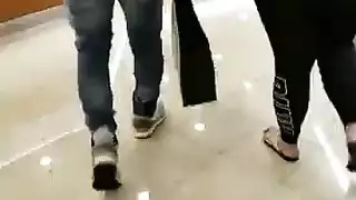 أم شقراء مثيرة تفتح فرجها لجلسة إصبع عميقة