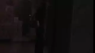 آسيويات يفتحن على مصراعيهن بمنظار لإرضاء العملاء بعمق