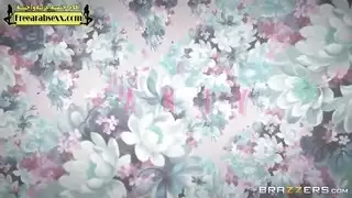 مراهق والجدة الممحونة