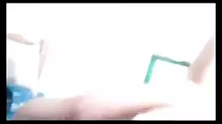 إباحية بوضعية الكلب: شاب أسمر يمارس الجنس بقوة مع طيز بيضاء مدورة