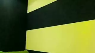 مراهقة مثيرة تظهر كسها المحلوق في عرض ويب كام ساخن