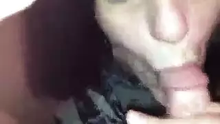 جلسة مداعبة زوجة الأب تنتهي بابتلاع القذف