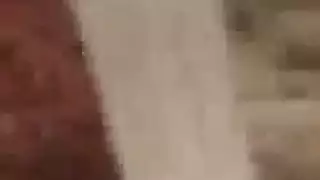 عاهرة عراقية كريمية تتوسل لإنزال المني على جلدها الأبيض