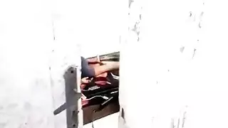 فتحات الشاب الصغير تُملأ في جماع تانتري جماعي صريح