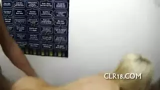 مجموعة مراهقات مثيرة تمارس الجنس بقوة في الخارج