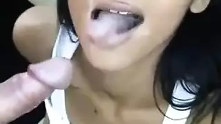 مغامرة إباحية صريحة لأيدرا فوكس في بيئة قاسية