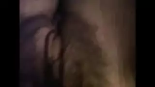 رجل عربي يسيطر على طيزها في مشهد جنسي خام