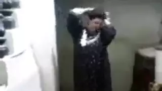 خينه مصري تروح لعشقه ينكه على الارض وصورة غصب عنها