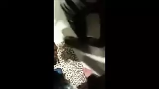 شاب مغربي قصير جنس ثلاثي: نيك على الحمام وقبلات
