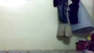 ‫هذه العاهرة العربية تريد فقط أن تكون غمد قضيب‬