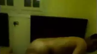 بنات عربيات مثيرات في بيت دعارة بكاميرا خفية: فعل جنس جماعي صريح