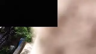 جلسة استحمام مثيرة لفتاة سمراء