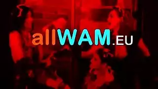 امرأة سمراء واقع