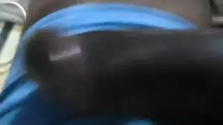 عمود ضخم ينيك امرأة شابة ضيقة