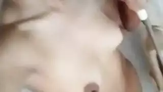 مبشر امرأة سمراء الذات الوجه