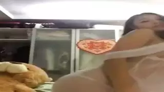 مراهقه خليجيه جميلة تعرض نفسها علي كاميرا سكس