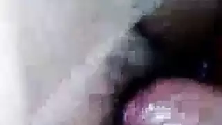 أثداء كالعناقيد تتحرك في مشهد صريح