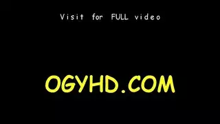رجل يداعب مؤخرته وزيه