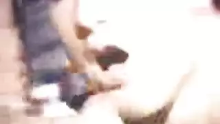 طلاب الجامعة يمارسون الجنس بقوة في مسار المشي