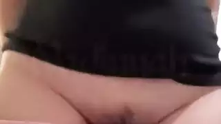 فتاة مفلس وقرنية الفاسقة العرب الكاميرا تظهر ثديها وتلعب مع كسها المشعر العربية فيديو إباحي