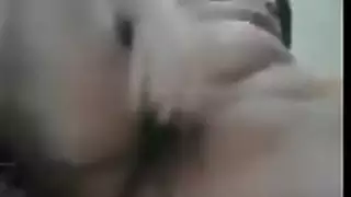 منقبه مومس بتنيك كسها وتكيفه بمزاج رايق وعالى اوى اوى