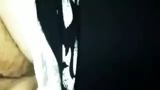 مغربي يستعرض بكس ام عياله