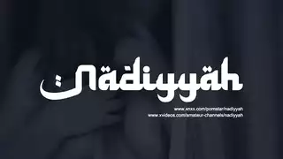 زوجة مسلمة عربية الحوامل تظهر ثديها العصير الكبير وجمل الشعر الدهون