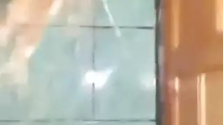 أرابي رقصة صديق ب دمية حمراء