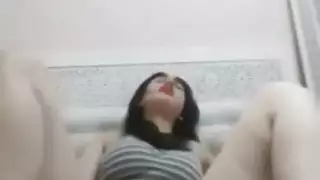 الجمال العربي يظهر ثقوبها على الكاميرا