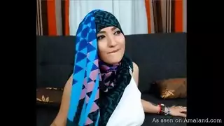 صديقة عربية مفلس تظهر ثديها الكبير