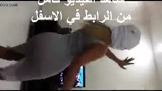 قحبة عربية مخبية وشها في وصلة رقص جامدة نار