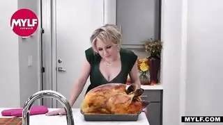 الساخنة الساخنة عيد الشكر اللعنة