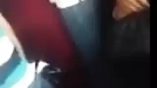 حسرى النياكه وصلت الاتوبيس الواد عمال يدقر فى اليت ولا هامه حاجه