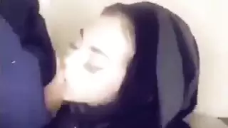 الفتيات المسلمات تربط على صورة شخصية