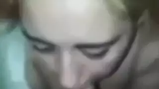 الفتاة القحبة تمص زب حبيب