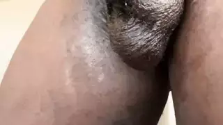 استمناء الملابس الداخلية الحمراء مفلس مع كومشوت أسود كبير
