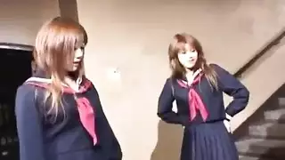 طالبات المدرسة الممحونات يتشاركون في النيك من شاب واحد في سكس ياباني جماعي
