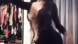 رقص فاجر لبنت مصرية شرموطة بزازها باينة من القميص