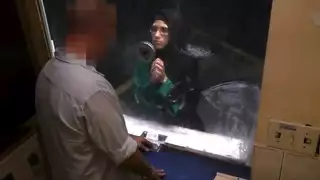العرب المكشوفون يحتاج اللاجئ المسلمين الجميل إلى يد المساعدة ، وحصلوا على الديك بدلاً من ذلك