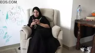 زوجة مصرية تدعو الزوج لأن ربيب قرنية تظهر قضيبه لها