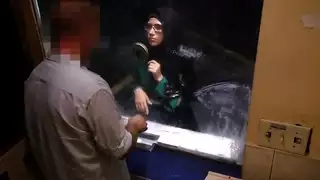العرب المكشوفون امرأة عربية يائسة الملاعين مقابل المال في شادي موتيل