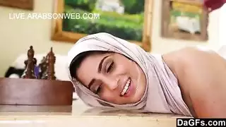 شرموطة عربية تتناك جيداً